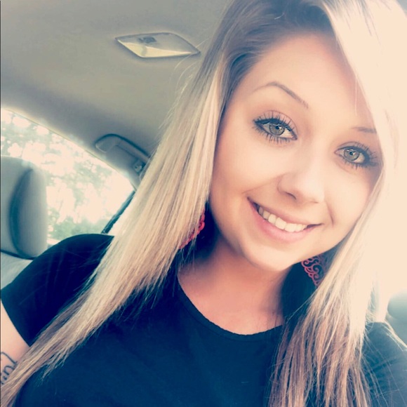 Meet your Posher, Lindsey - Picture 1 of 1